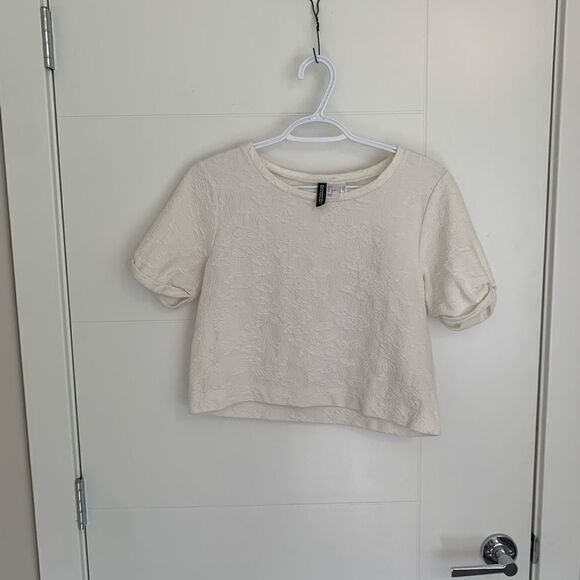 🌸3 for $30🌸 Divided by H&M Floral Woven Cropped T-shirt - Picture 2 of 5